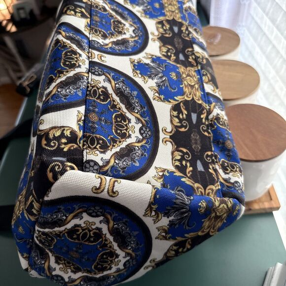 Alice+Olivia DuffleBag Regal Romance Travel Detachable Strap Pockets 16x6x11 NWT - Picture 10 of 16